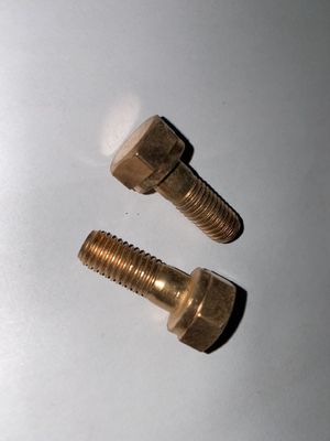 03.53B Partes del motor Cabeza del cilindro Torsión de escape Componente estándar